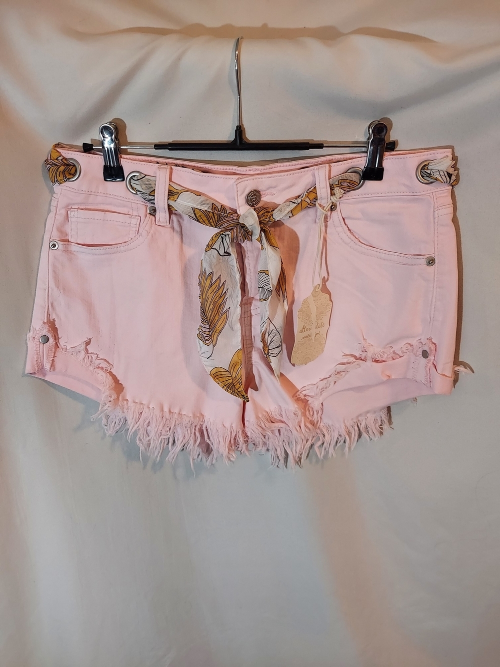 Altar'd State Boho Pink Denim Frayed Hem Shorts with Botanical Scarf Belt NWT